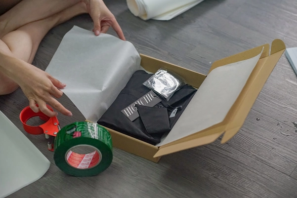 Hình ảnh nhất quán trên bao bì, tem nhãn và thông điệp giao nhận giúp khách hàng nhận biết và ghi nhớ thương hiệu tốt hơn.